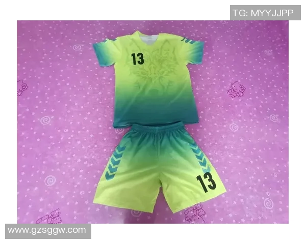 巧妙收纳足球球衣的实用技巧与创意方案分享