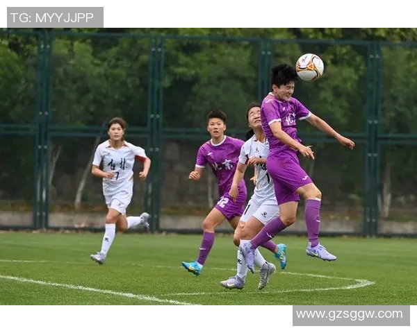 足球甩jb的精彩瞬间揭秘如何在比赛中展现个人风采与团队配合