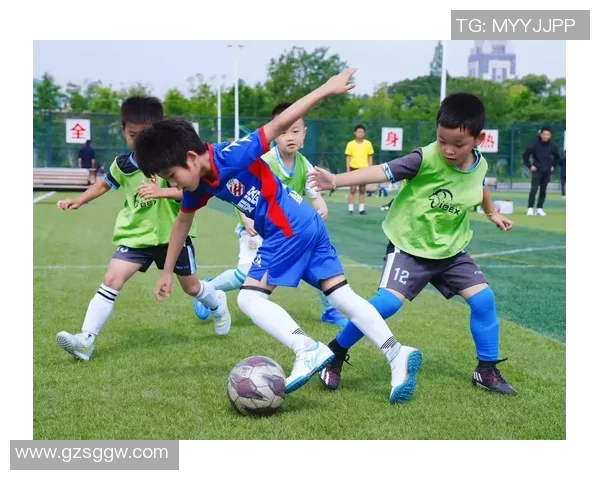 足坛快乐足球：传递激情与快乐的绿茵盛宴，共享每一次精彩瞬间