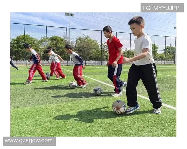 小孩几岁开始学习足球最为合适的年龄和注意事项解析